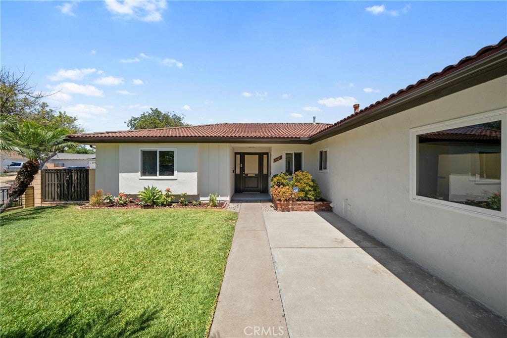 1421 W Hall