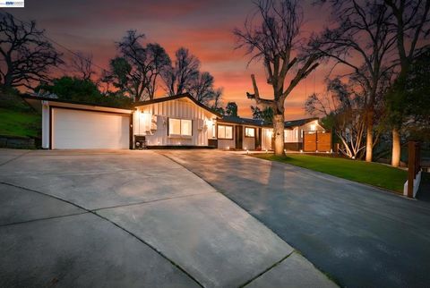 Photo of 209 209 Gerry Ct Ct, Walnut Creek, CA 94596 (MLS # 41126632)