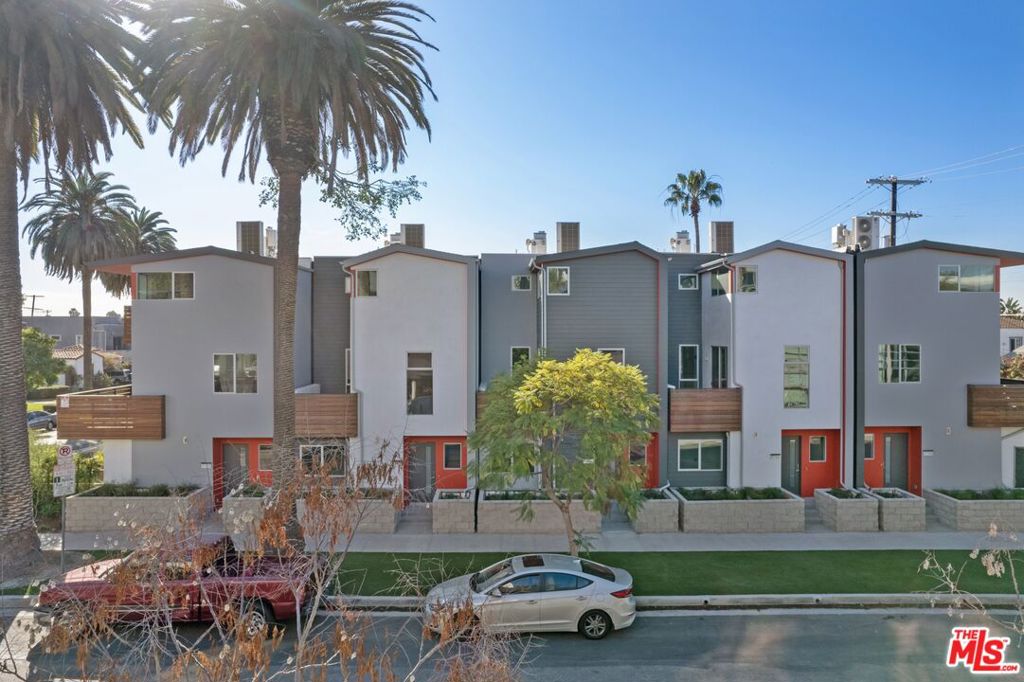 Properties 2 7156 Willoughby Avenue