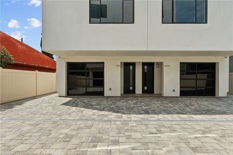 Photo of 13944 Vanowen St, Van Nuys, CA 91405 (MLS # SR25235195)