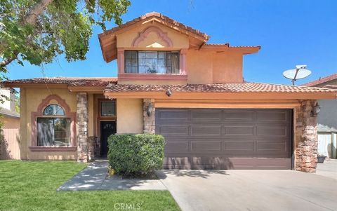 Photo of 32465 Somerset Drive DR, Lake Elsinore, CA 92530 (MLS # SW26102334)