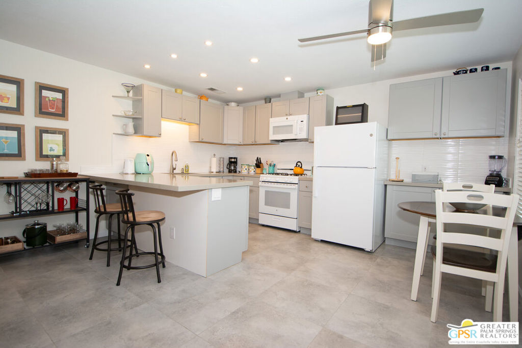 Desert Palm Villas - Residential