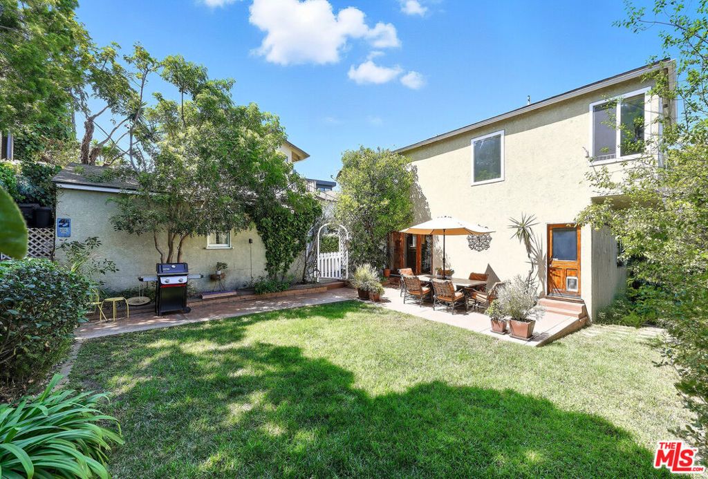 Photo of 12118 Navy Street, Los Angeles, CA 90066 (MLS # 26643911)