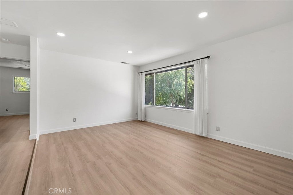 4595 Estrada ave