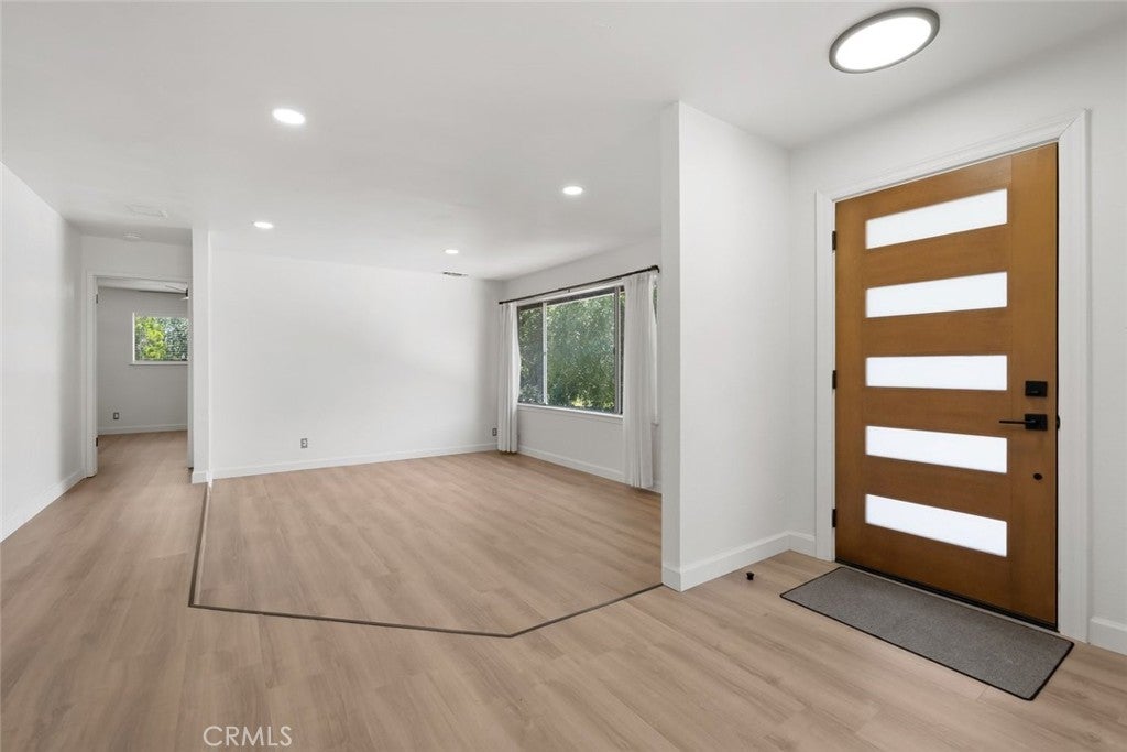 4595 Estrada ave