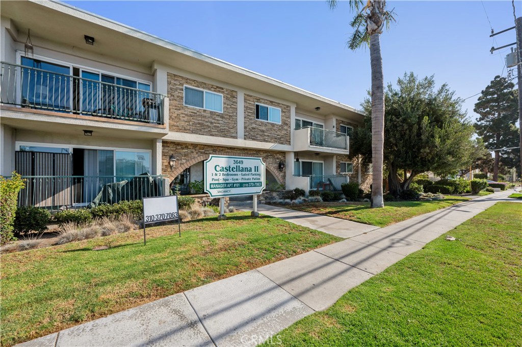 Welcome to Castellana 2 in Torrance, CA! This 1 bedroom, 1 bathroom apartment offers a range of amenities to enhance your lifestyle. Enjoy access to a recreation room, fitness room, pool, and jacuzzi/spa for relaxation and leisure. The convenience of a 24hr on-site laundry room and covered parking make daily tasks a breeze. Inside, you'll find a fully electric unit with an electric stove/oven, over the range microwave, and dishwasher for easy meal prep and clean-up. Don't miss out on the opportunity to make Castellana 2 your new home! *Photos of similar unit*