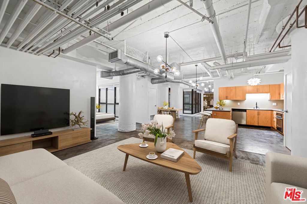 330 W 11th Street