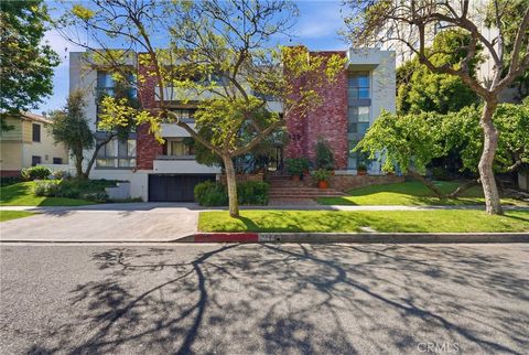 Photo of 429 N Oakhurst Drive #301, Beverly Hills, CA 90210 (MLS # SR26074494)