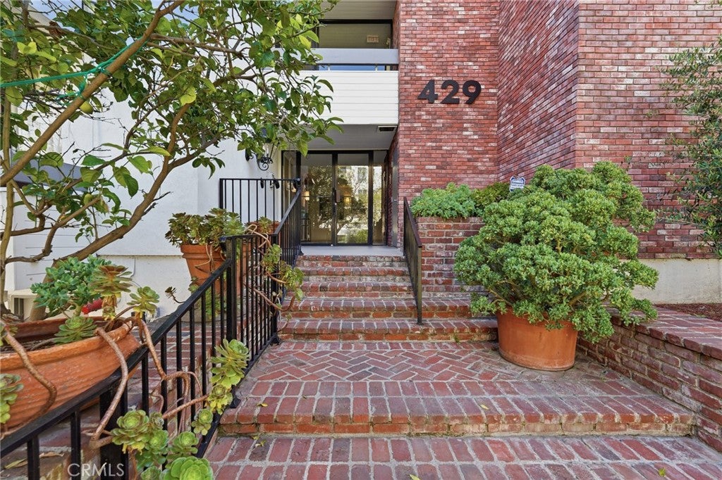 429 N Oakhurst Drive 301