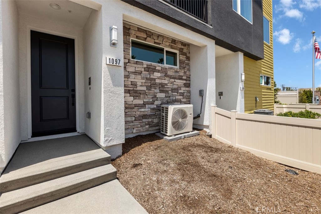 1097 N Harbor Boulevard