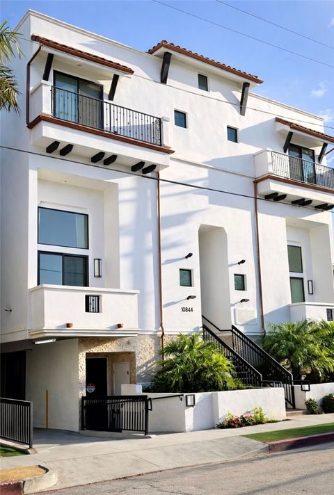 Photo of 10844 Blix Street #101, North Hollywood, CA 91602 (MLS # BB26073944)