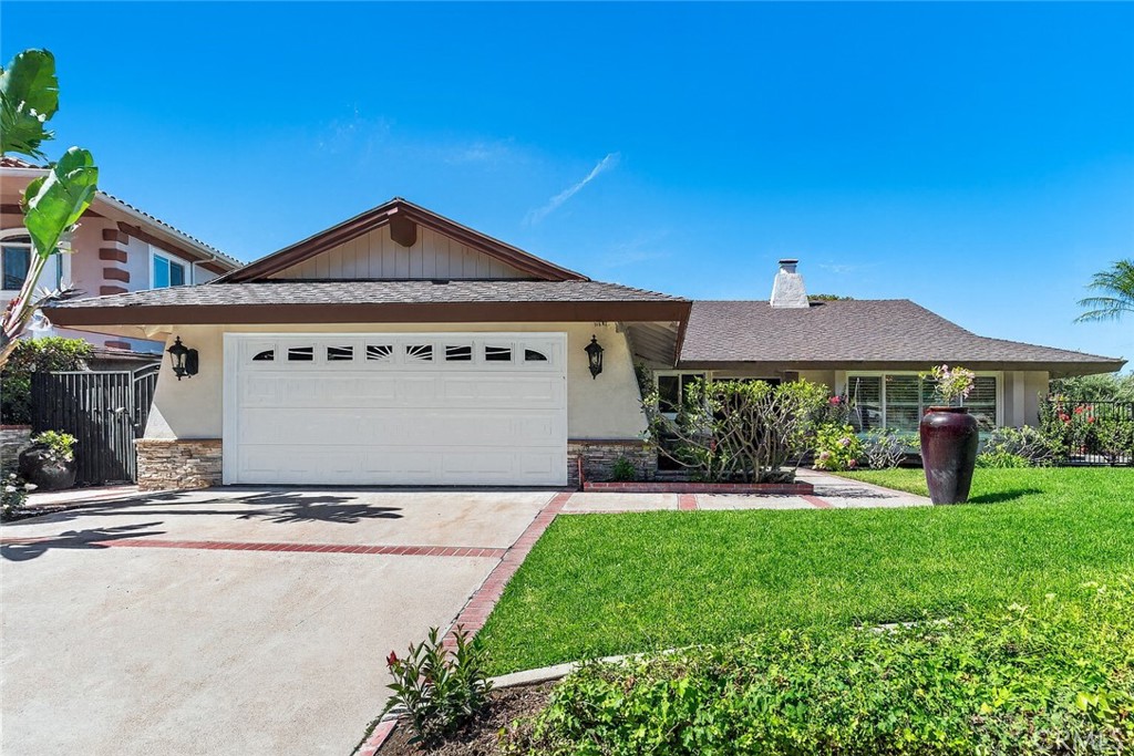 2120 E White Lantern Lane
