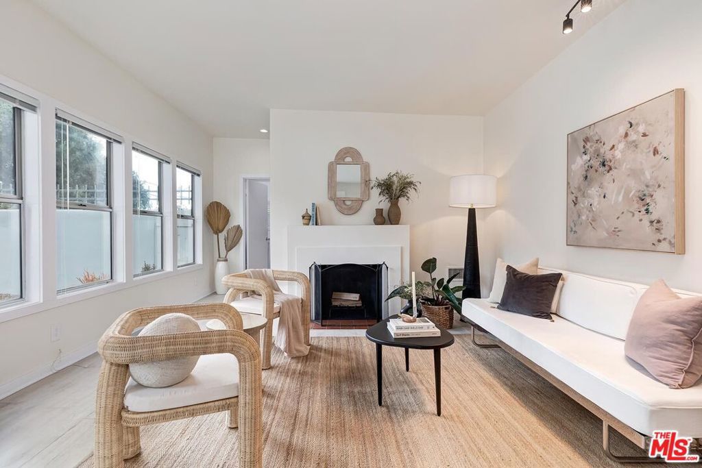 Photo of 215 Entrada Drive, Santa Monica, CA 90402 (MLS # 26658327)