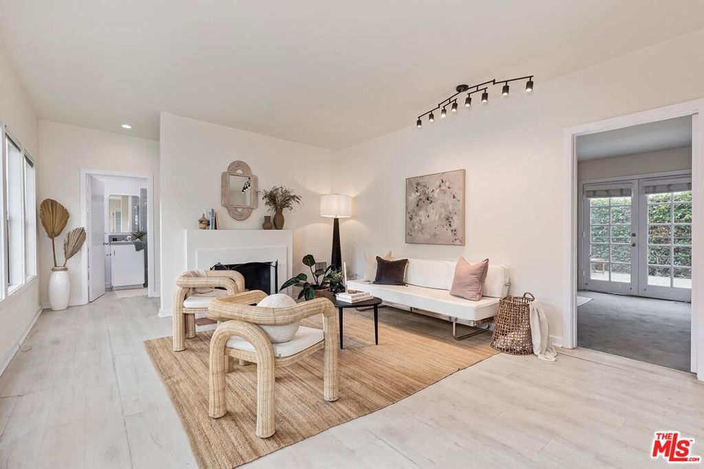 Photo of 215 Entrada Drive, Santa Monica, CA 90402 (MLS # 26658327)