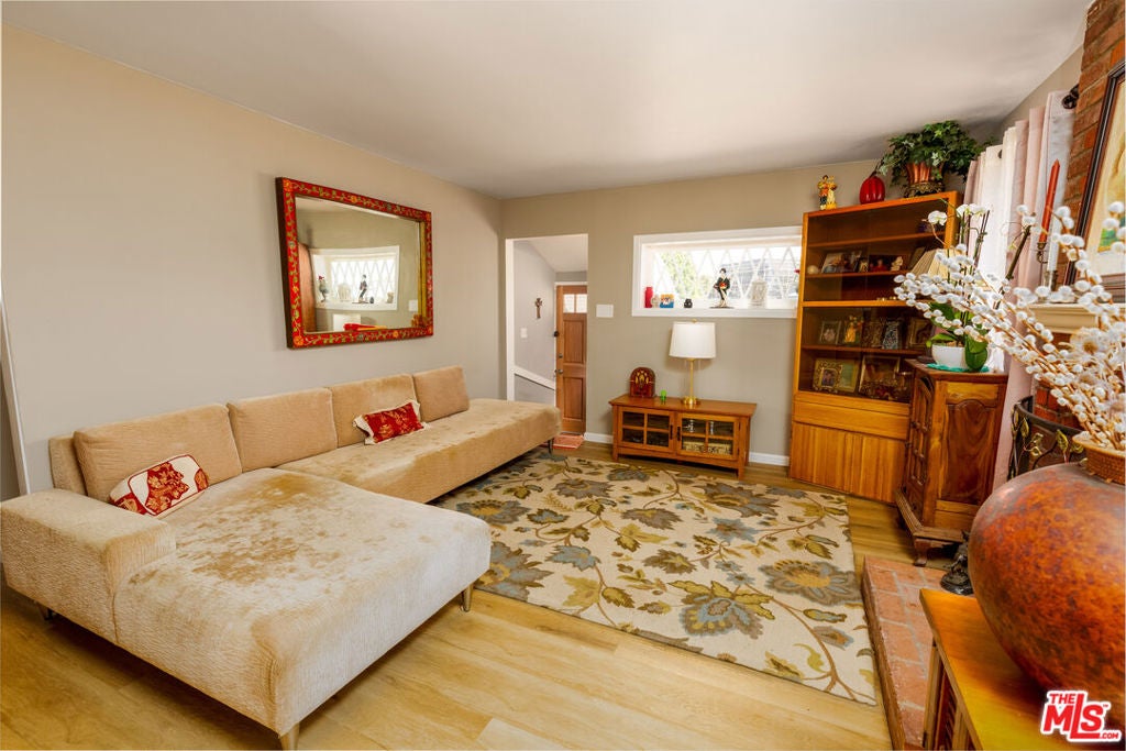 6058 W 76th Street