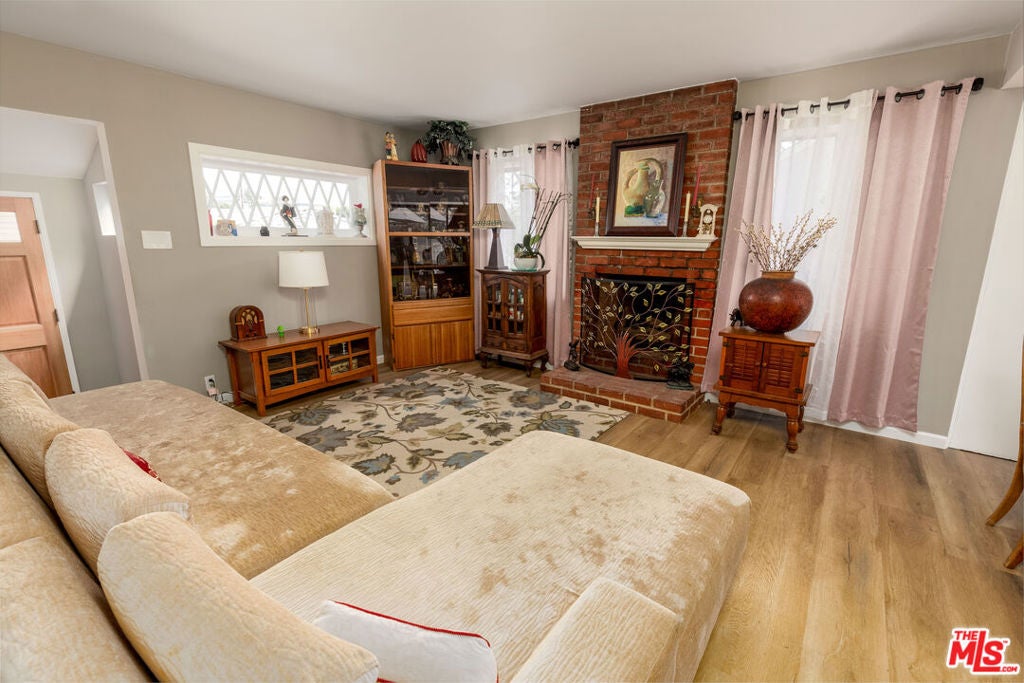6058 W 76th Street