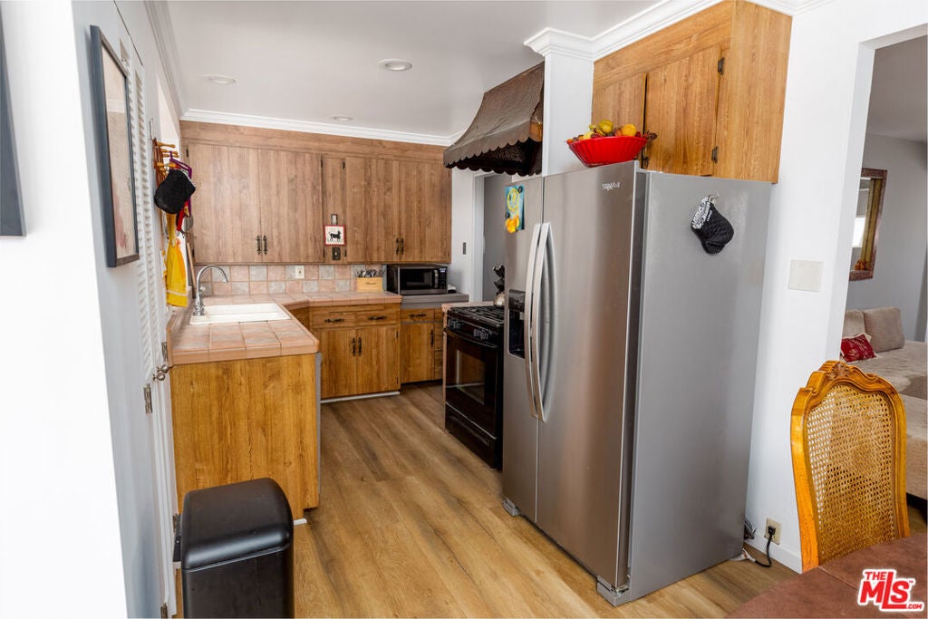 6058 W 76th Street