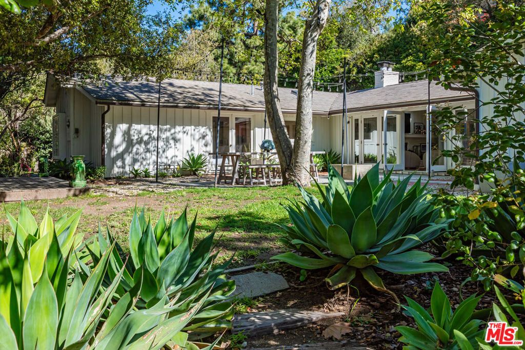 Photo of 1784 Old Ranch Road, Los Angeles, CA 90049 (MLS # 25582151)