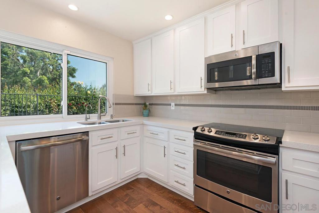 Beautiful 3 bedroom, 2.5 bath, 1630 sq. ft home in the Barcelona community of La Jolla Colony! Natural light filled spacious interiors surrounded by breezy windows and a great backyard facing the greenbelt! Fully updated kitchen, windows and flooring. This wonderful neighborhood has an amazing community pool to enjoy with family and friends. Great location near shops, restaurants and more with easy access to freeways. MUST SEE!
