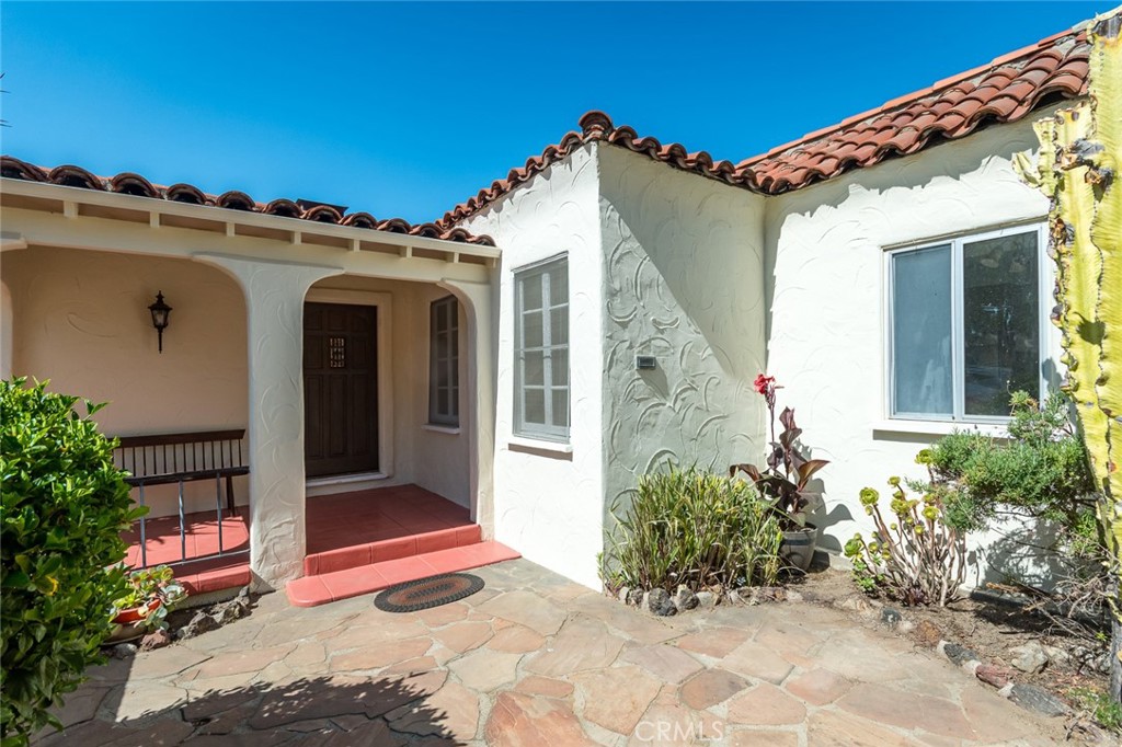 1157 N Isabel