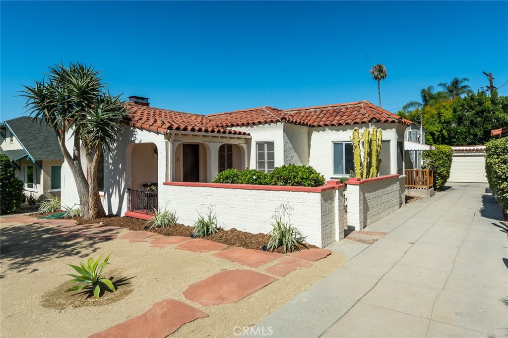 1157 N Isabel