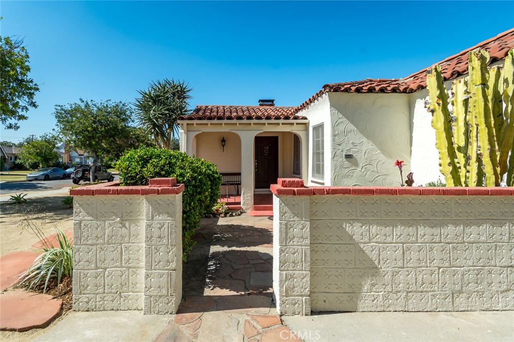 1157 N Isabel