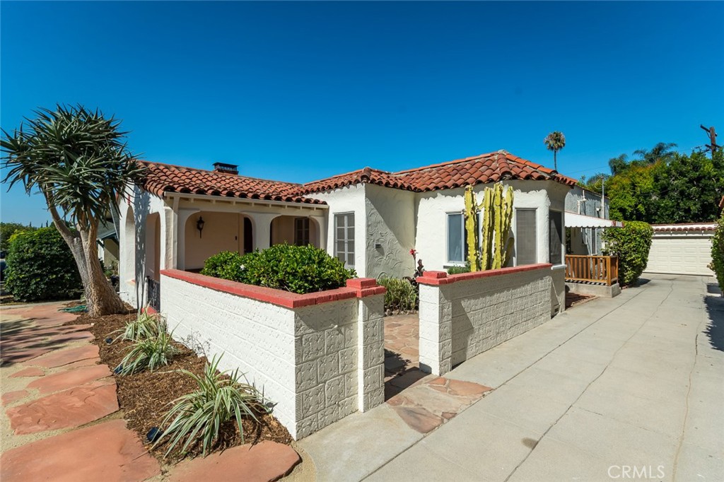 1157 N Isabel