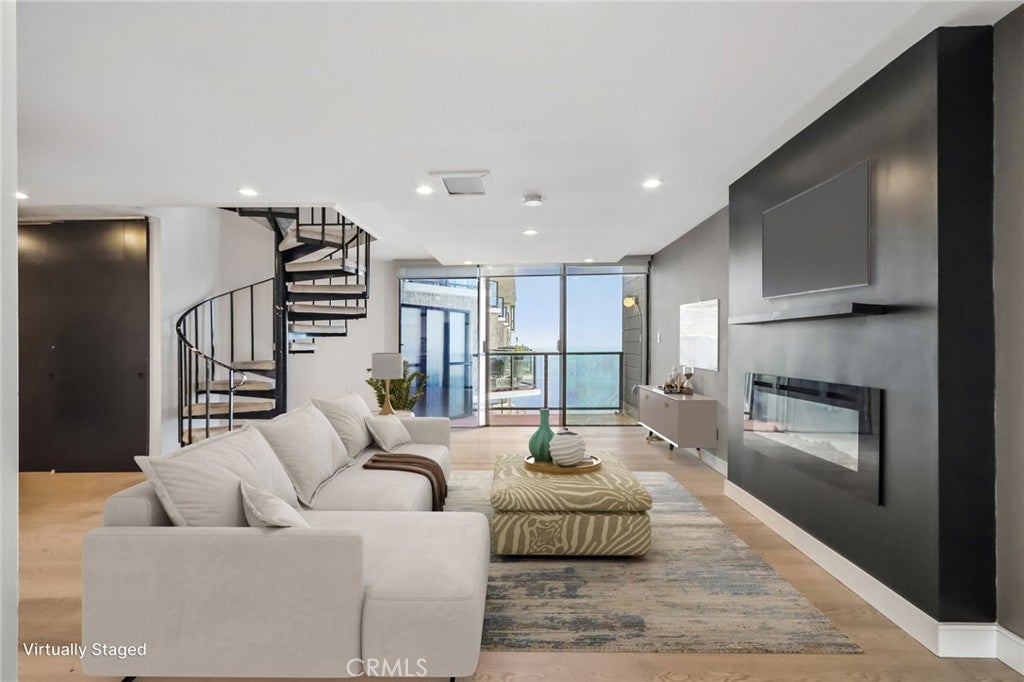 531 Esplanade 901