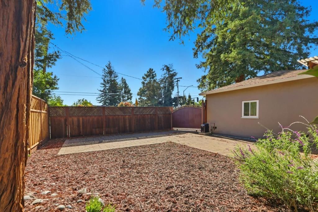 Photo of 179 Giffin Road, Los Altos Hills, CA 94022 (MLS # ML82025362)