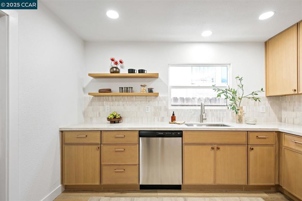 E RICHMOND HGTS - Residential