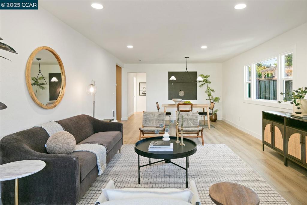 E RICHMOND HGTS - Residential