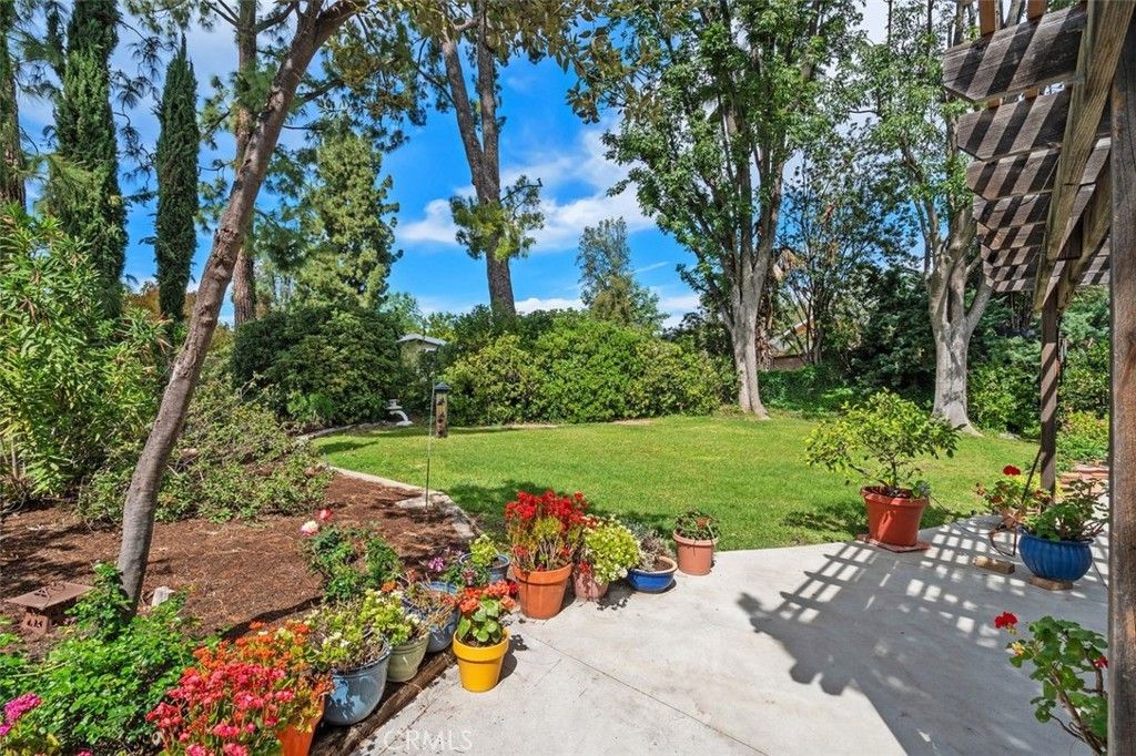 Photo of 24133 Albers Street, Woodland Hills, CA 91367 (MLS # SR26064873)