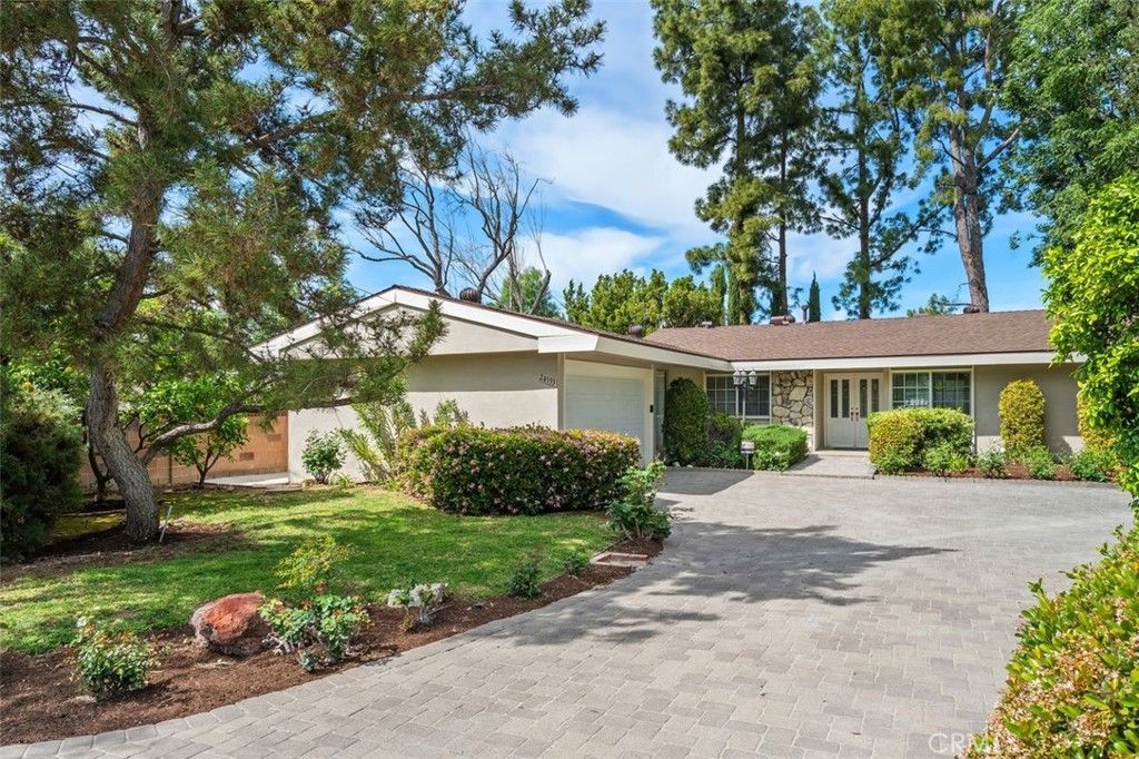 Photo of 24133 Albers Street, Woodland Hills, CA 91367 (MLS # SR26064873)