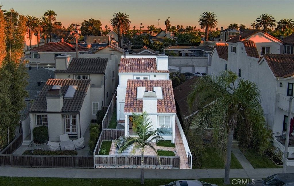 Photo of 322 12 th St, Huntington Beach, CA 92648 (MLS # PW25274153)