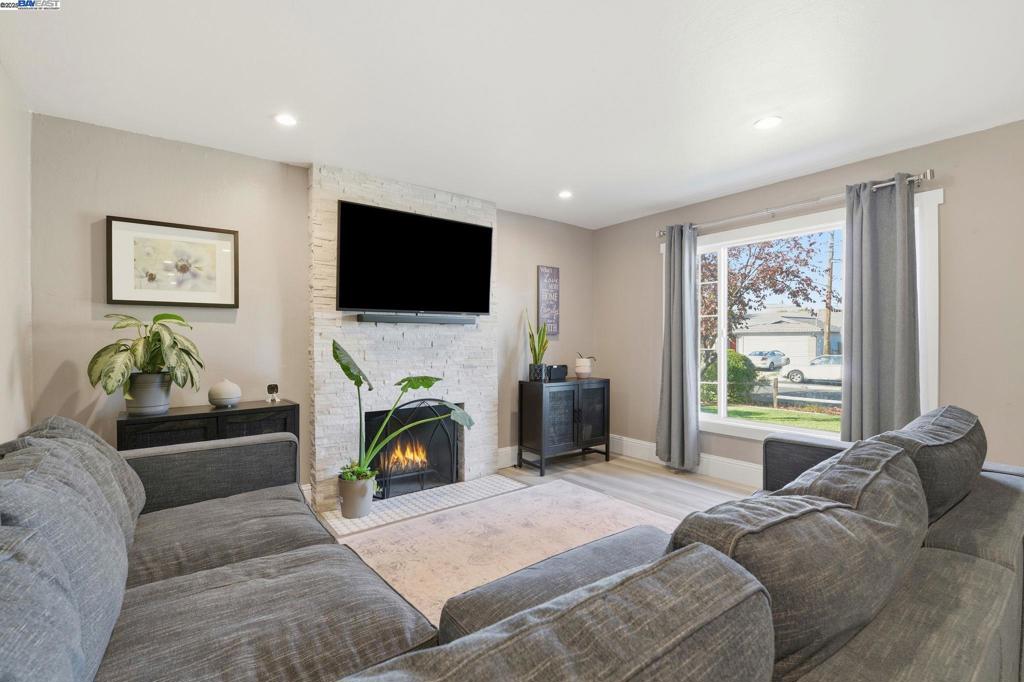 CLAYTON V.HILNDS - Residential