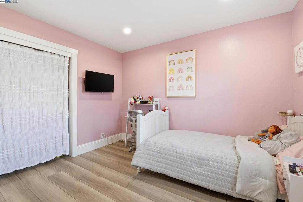 CLAYTON V.HILNDS - Residential