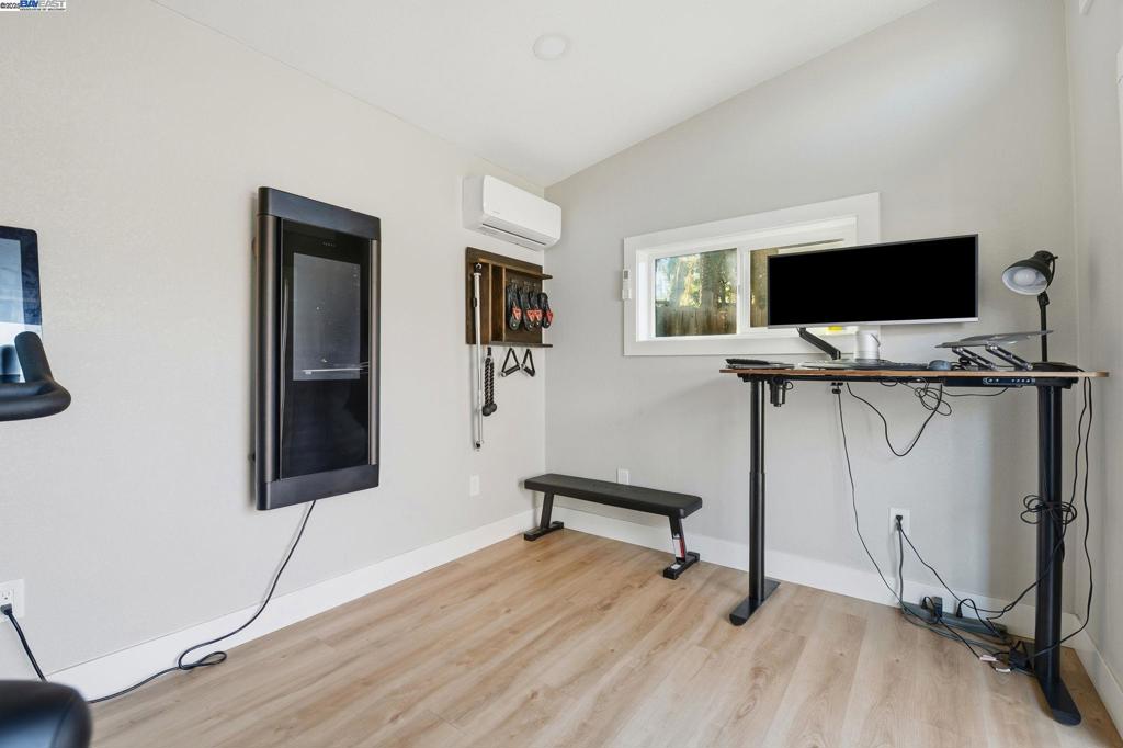 CLAYTON V.HILNDS - Residential