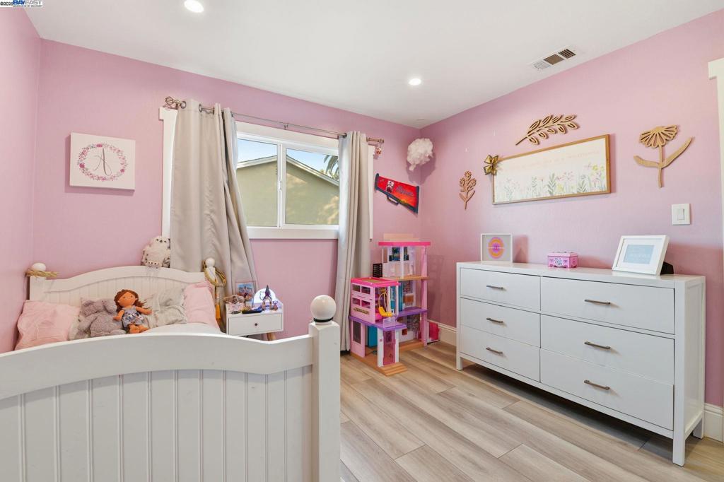 CLAYTON V.HILNDS - Residential