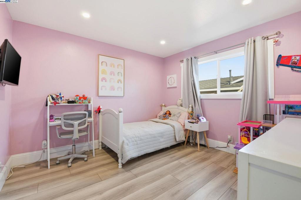 CLAYTON V.HILNDS - Residential