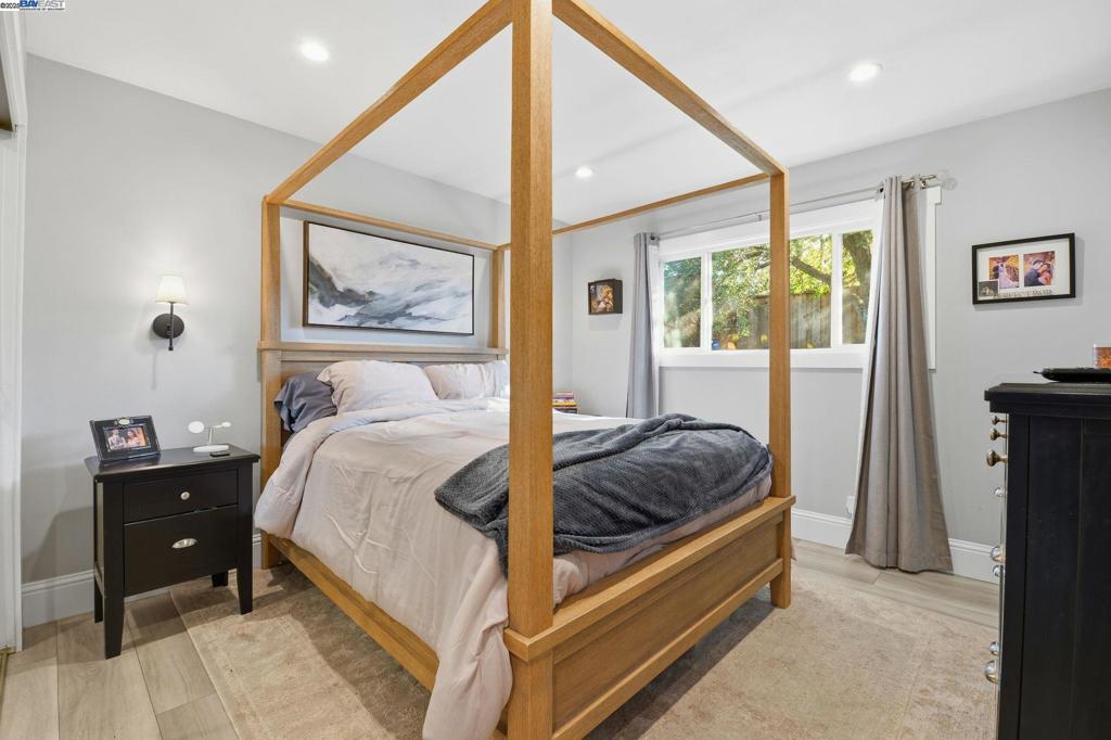 CLAYTON V.HILNDS - Residential