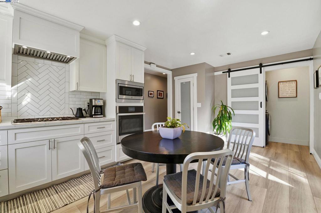 CLAYTON V.HILNDS - Residential