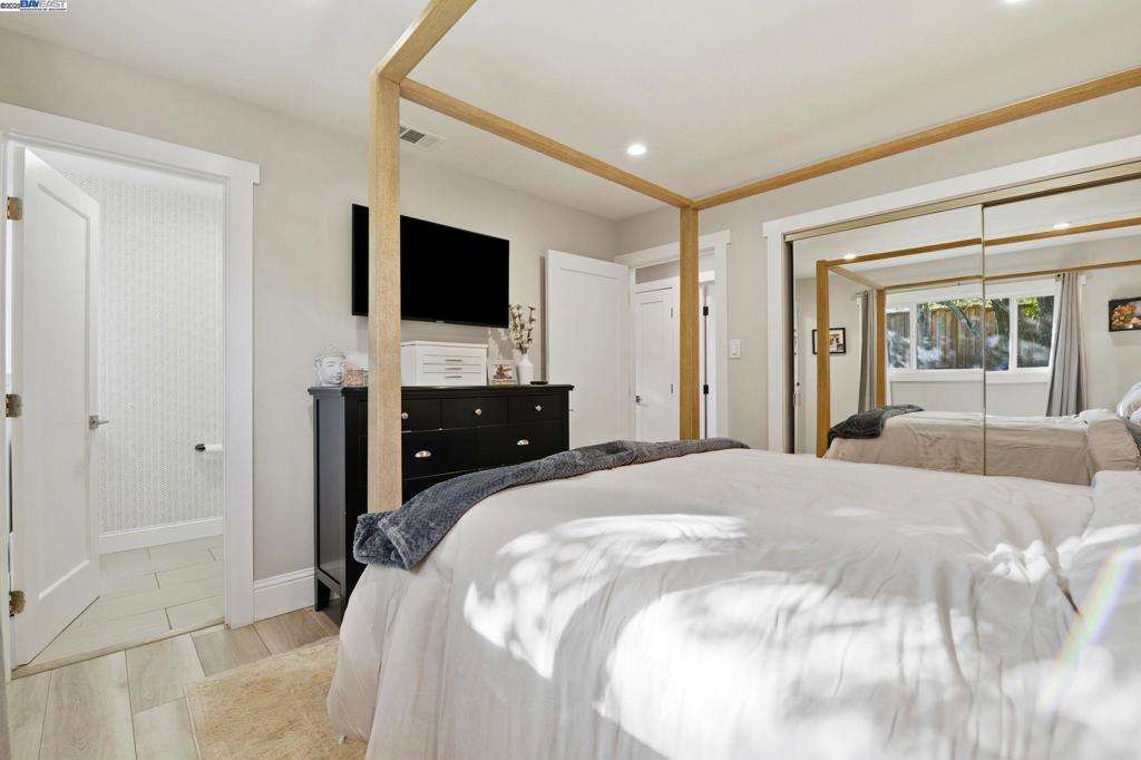 CLAYTON V.HILNDS - Residential