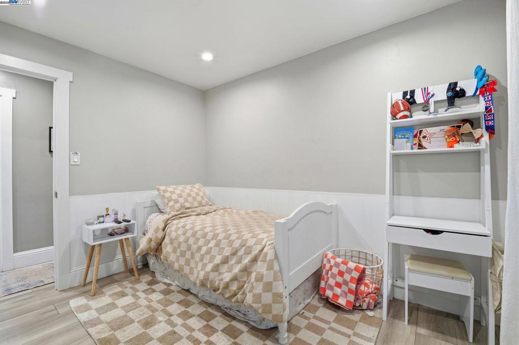 CLAYTON V.HILNDS - Residential