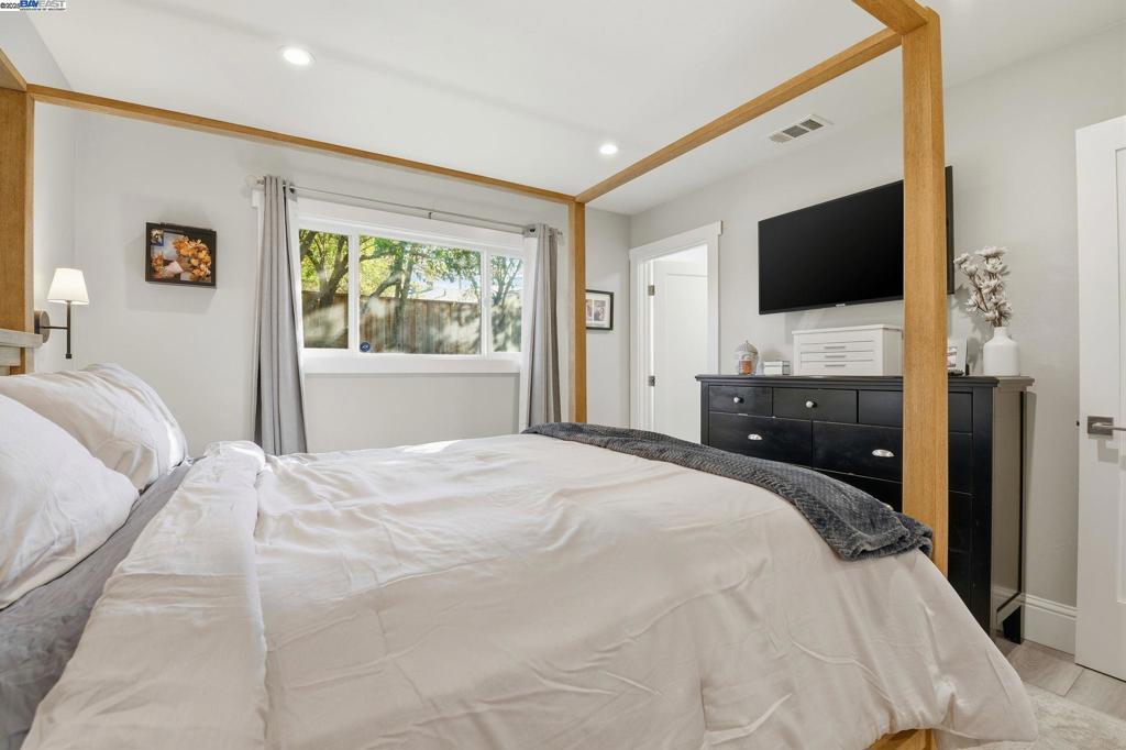 CLAYTON V.HILNDS - Residential