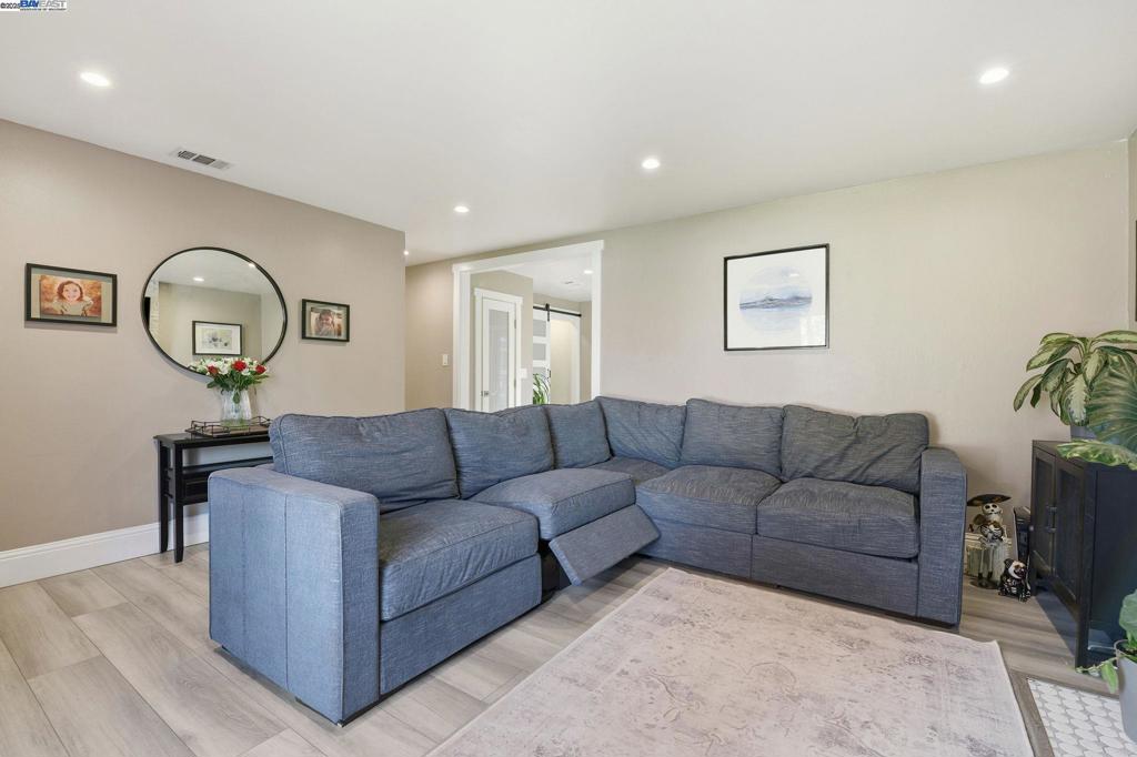 CLAYTON V.HILNDS - Residential