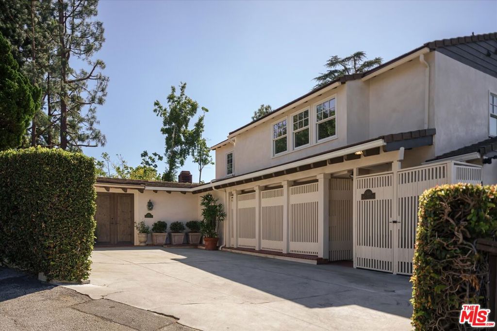 2560 Micheltorena Street