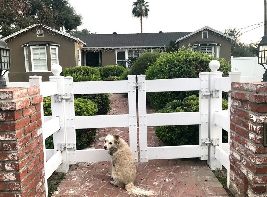 Photo of 12220 Emelita, Valley Village, CA 91607 (MLS # SR25266417)