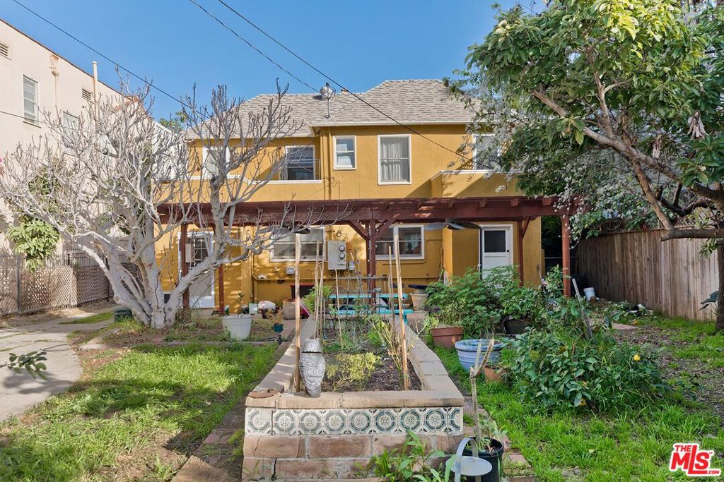 613 N Plymouth Boulevard