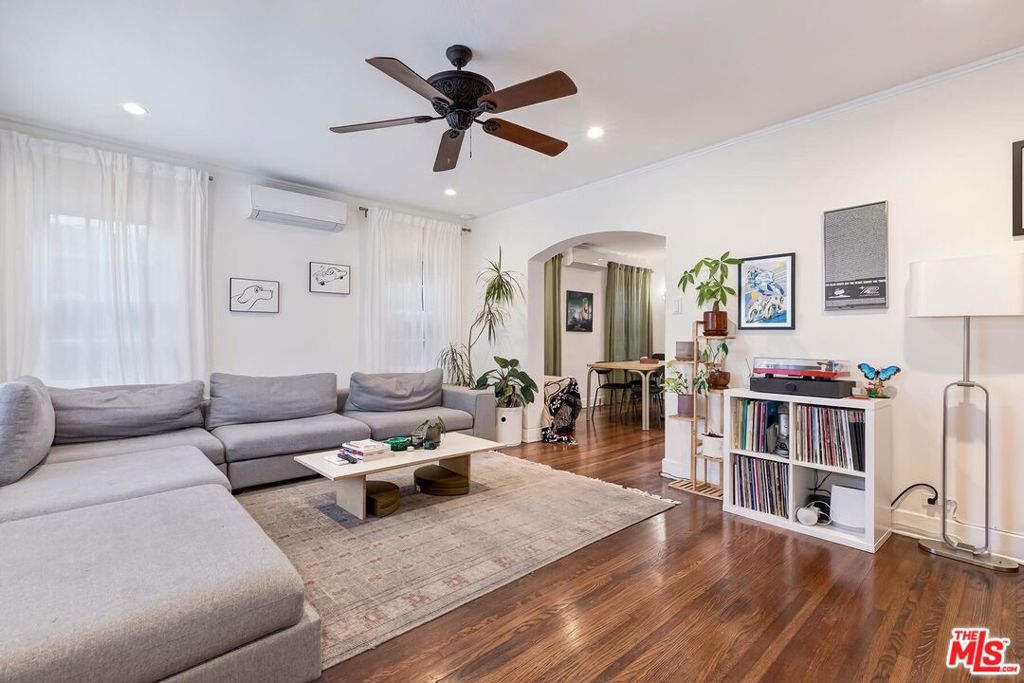 613 N Plymouth Boulevard