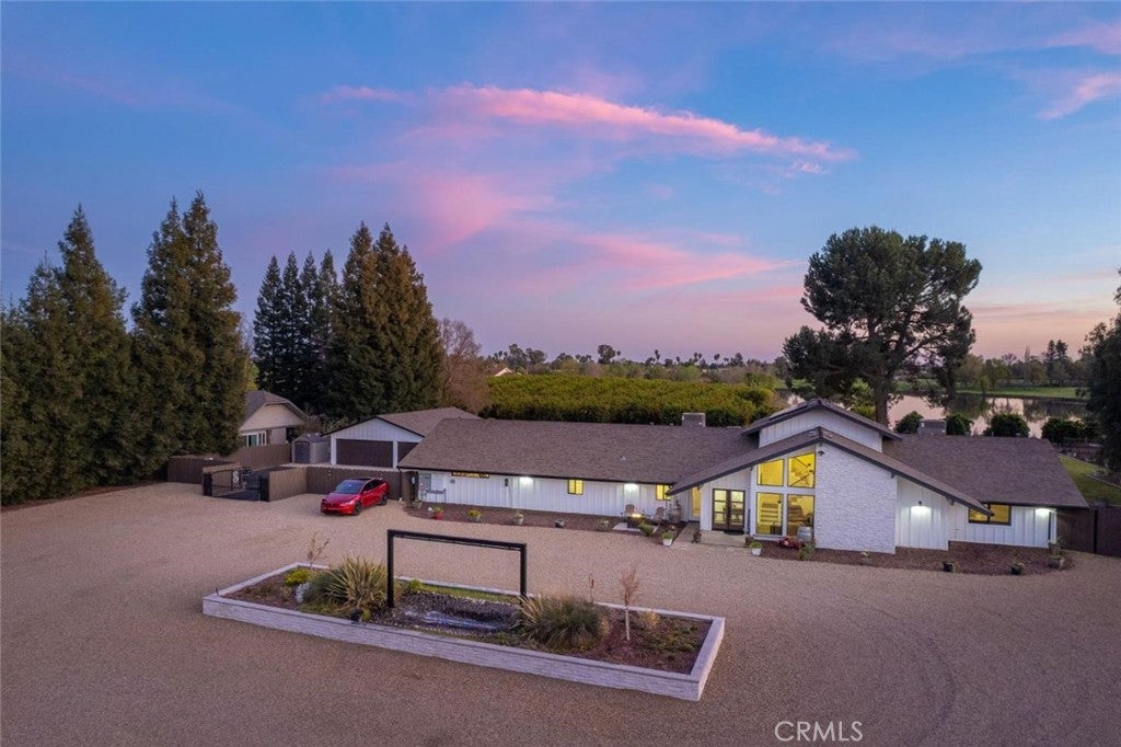 11735 E Santa Ana